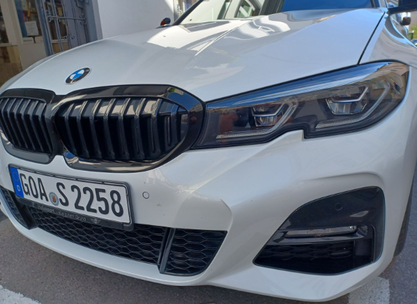 Front des BMW 3er Fahrschulwagens